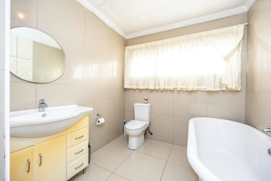 4 Bedroom Property for Sale in Beacon Bay Eastern Cape